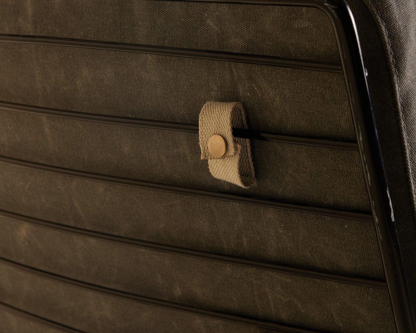 Black Alma Lounge Chair