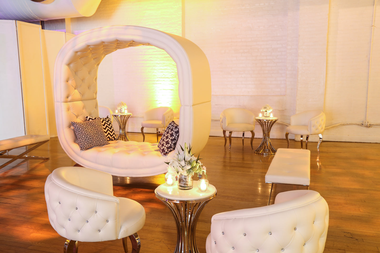 Cosmopolitan Bench White