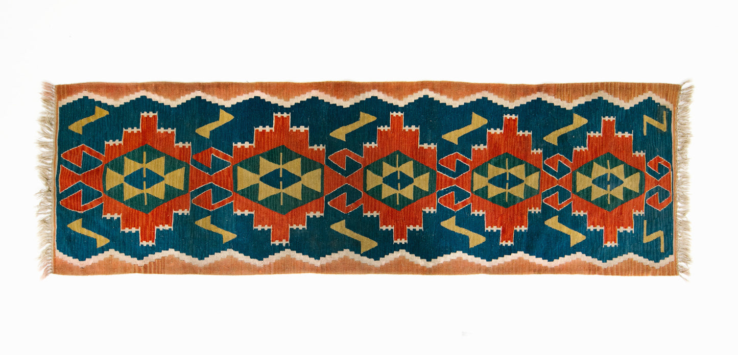 Green Eyes Medium Runner