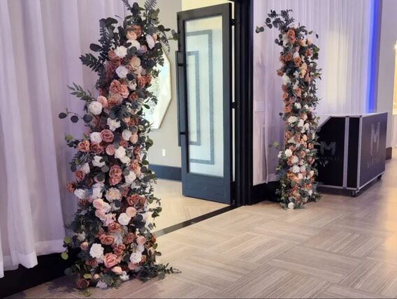 Daniela (Broken Arch) - Floral Arch