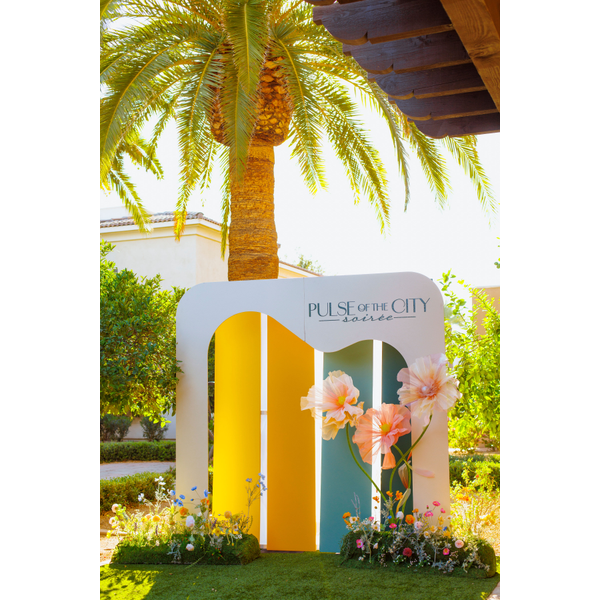 XL Lifesize Faux Floral Garden