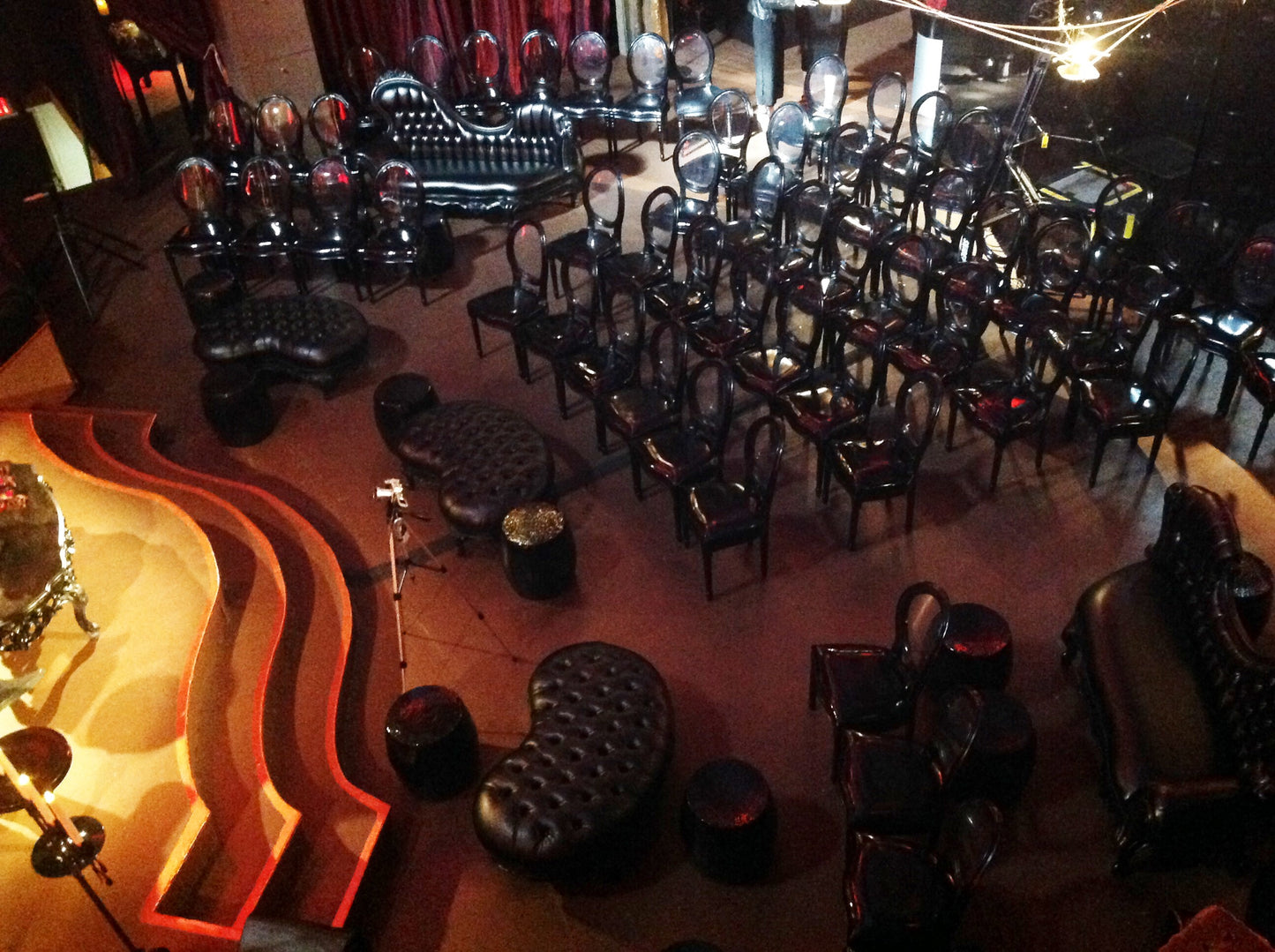 Jasmine Chaise Black Mirrored