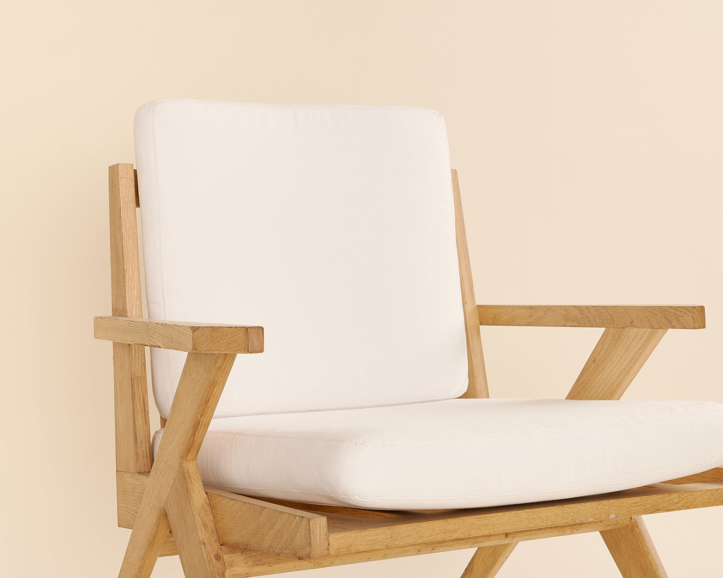 White Nina Lounge Chair