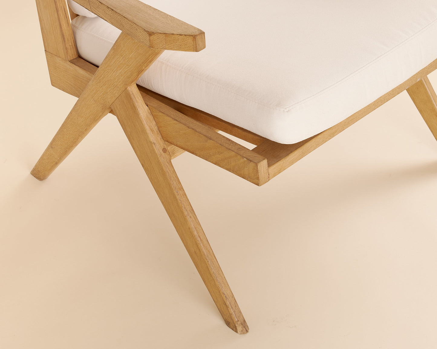White Nina Lounge Chair
