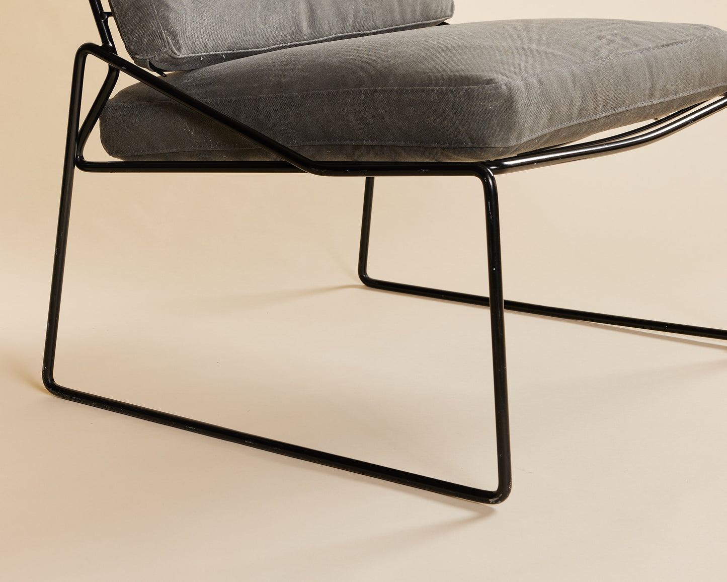 Black Alma Lounge Chair