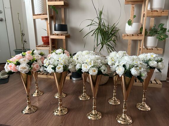 Gold Vasecup - Centerpiece