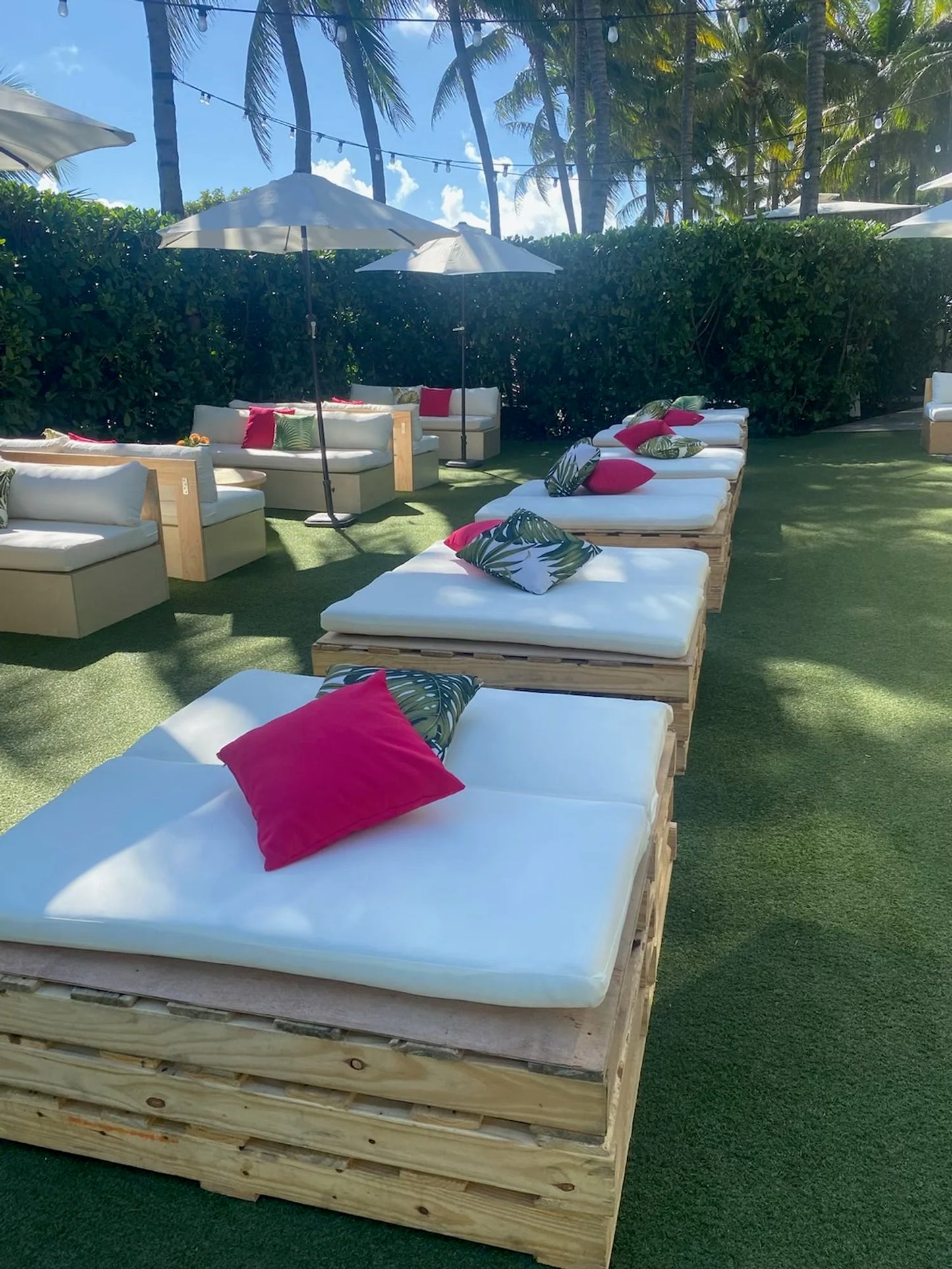 Wood Pallet Lounge - Bed