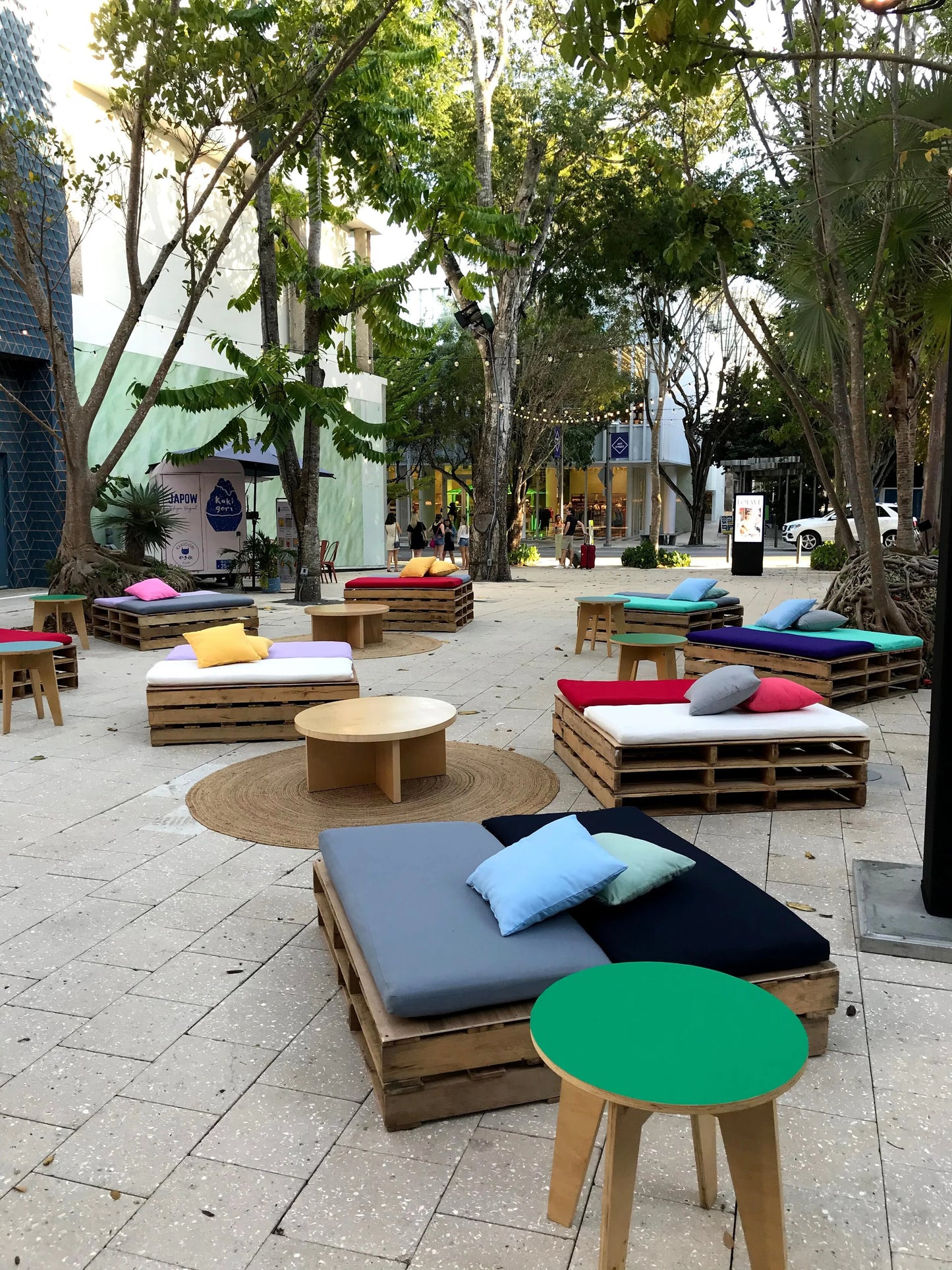 Wood Pallet Lounge - Bed