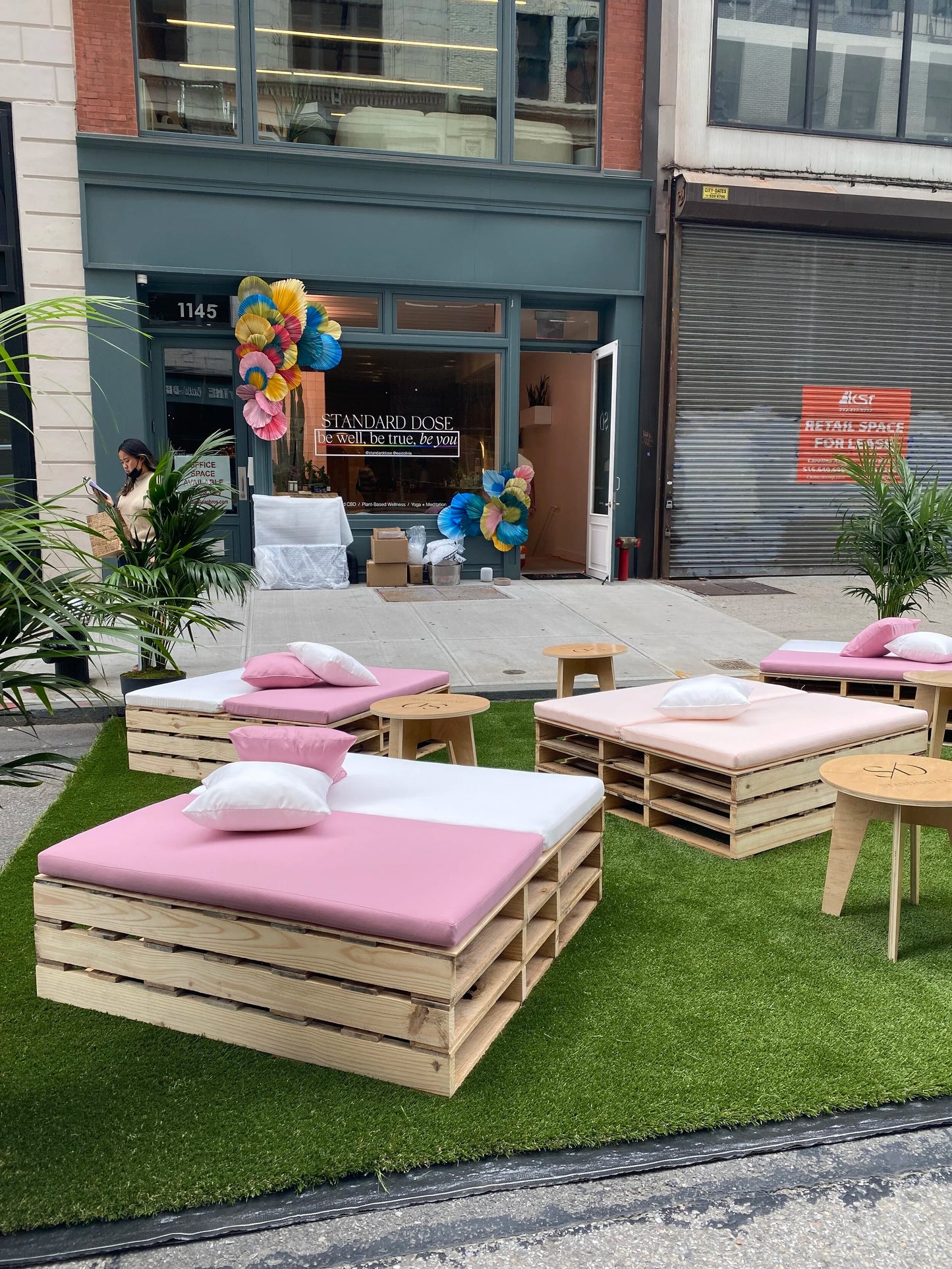 Wood Pallet Lounge - Bed