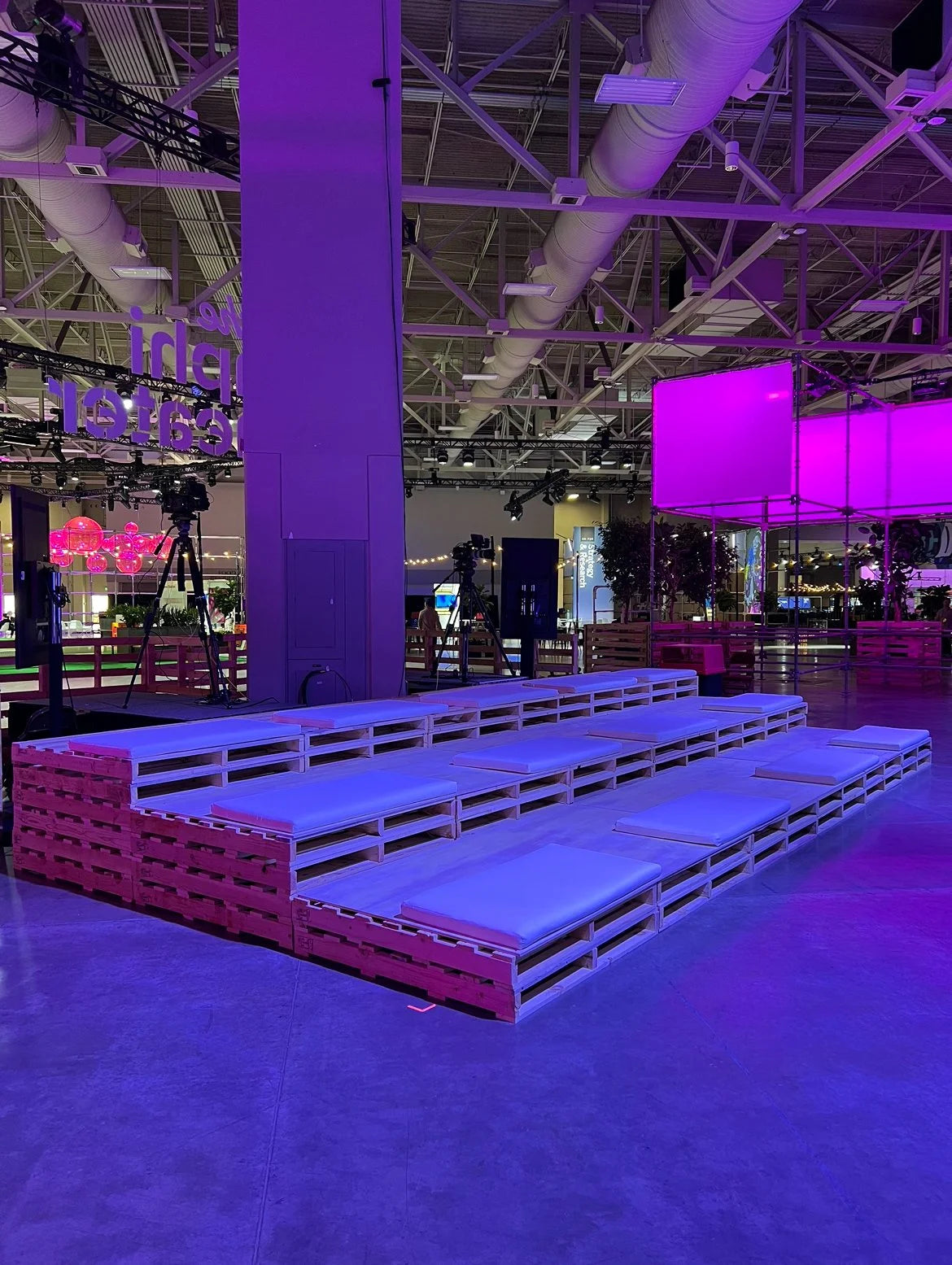 Wood Pallet Lounge - The Bleacher