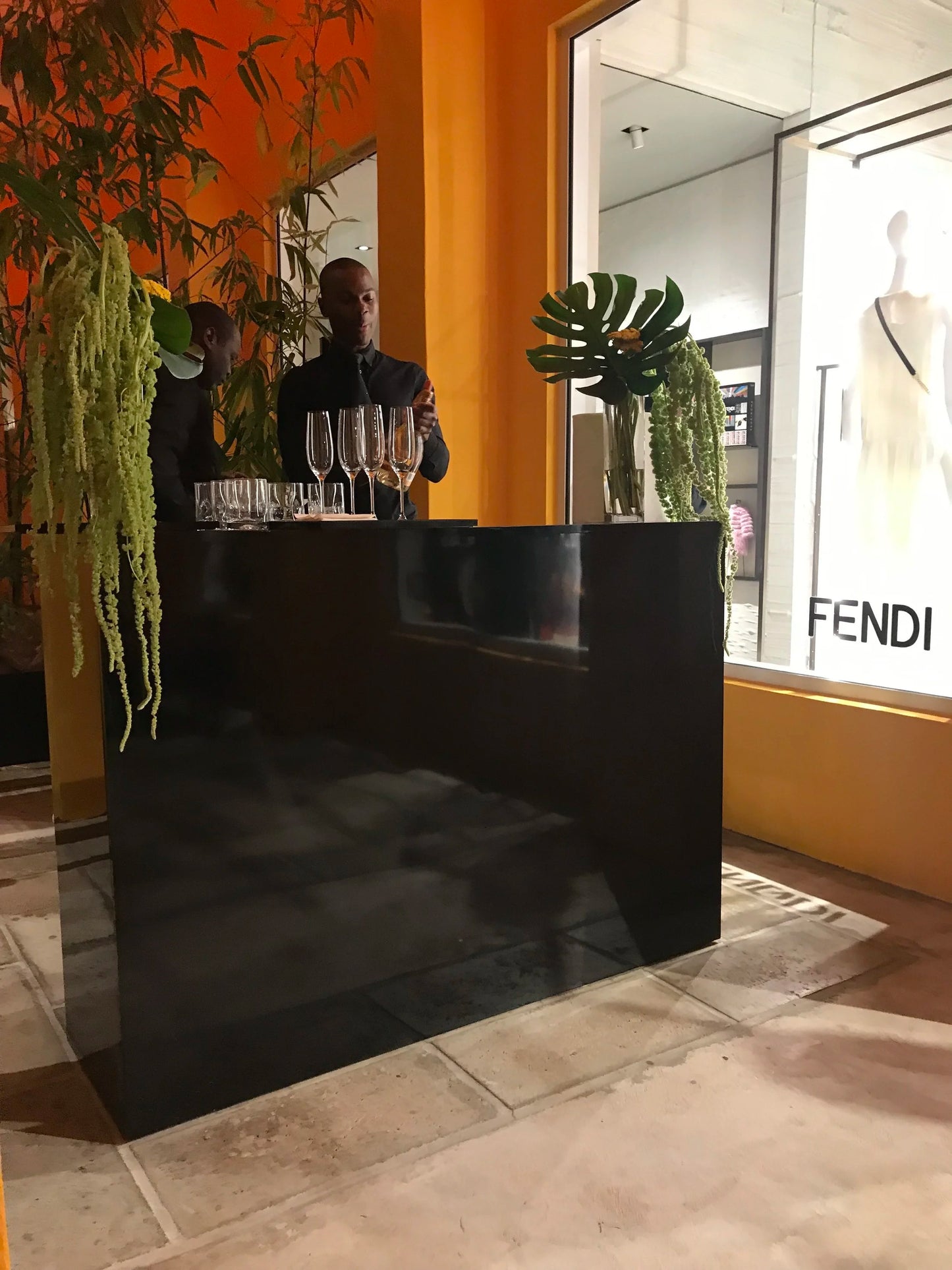 Stella Gloss Bar - Black