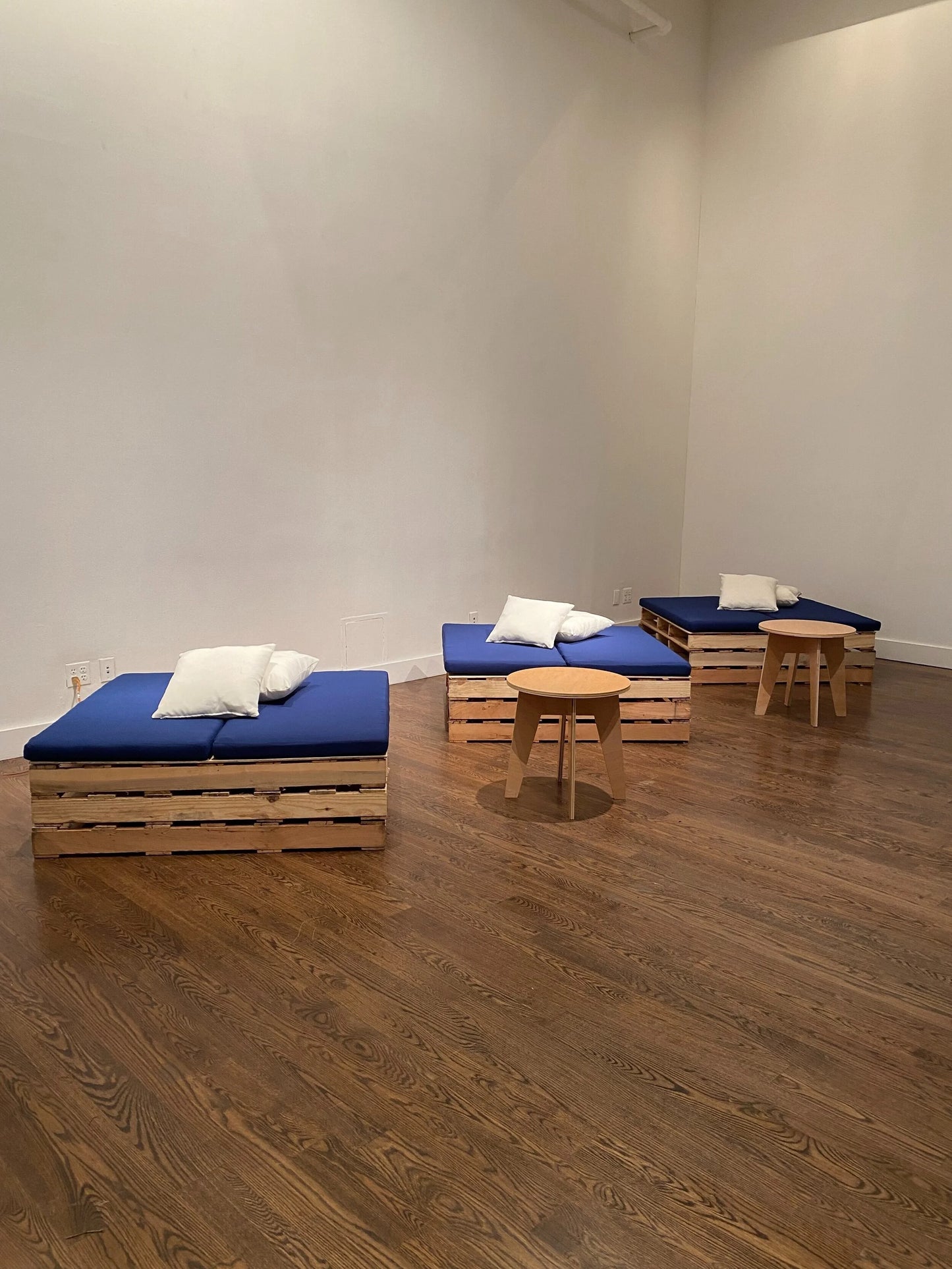 Wood Pallet Lounge - Bed