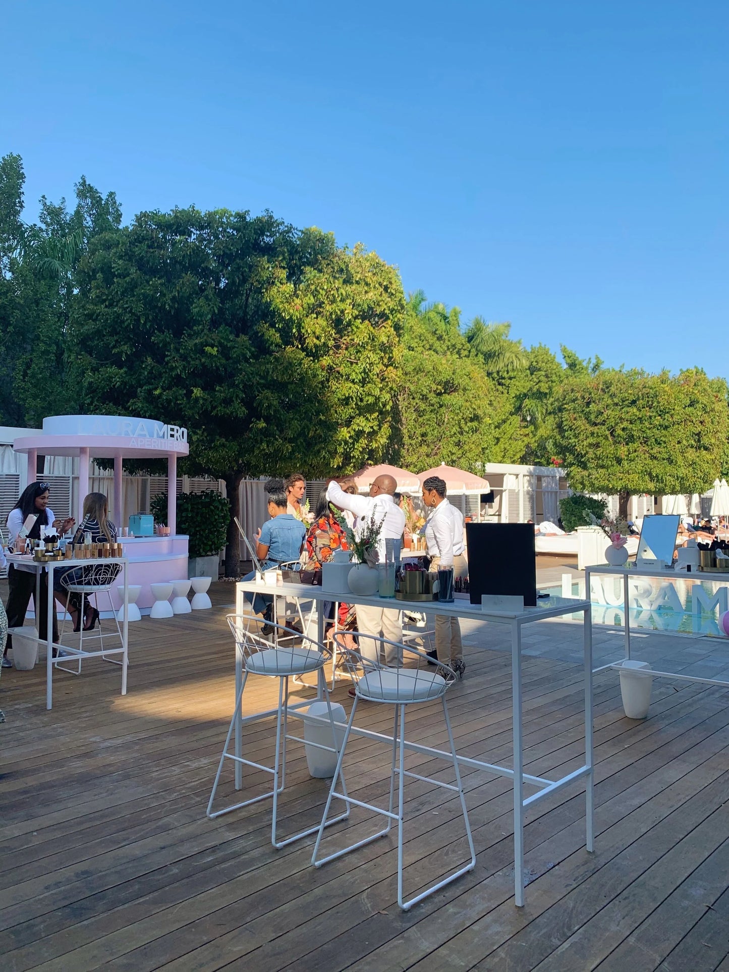 Wire Barstool - White