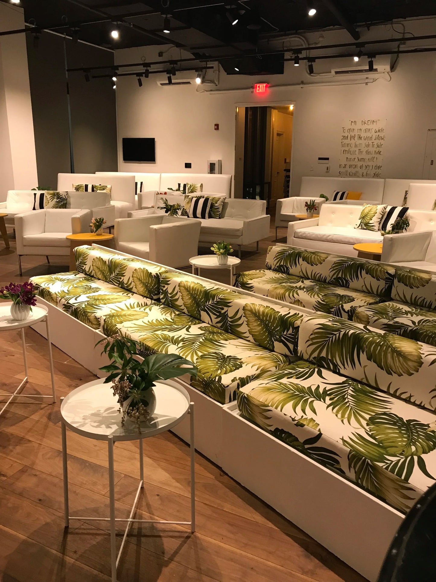 Lilly Tray Table - White