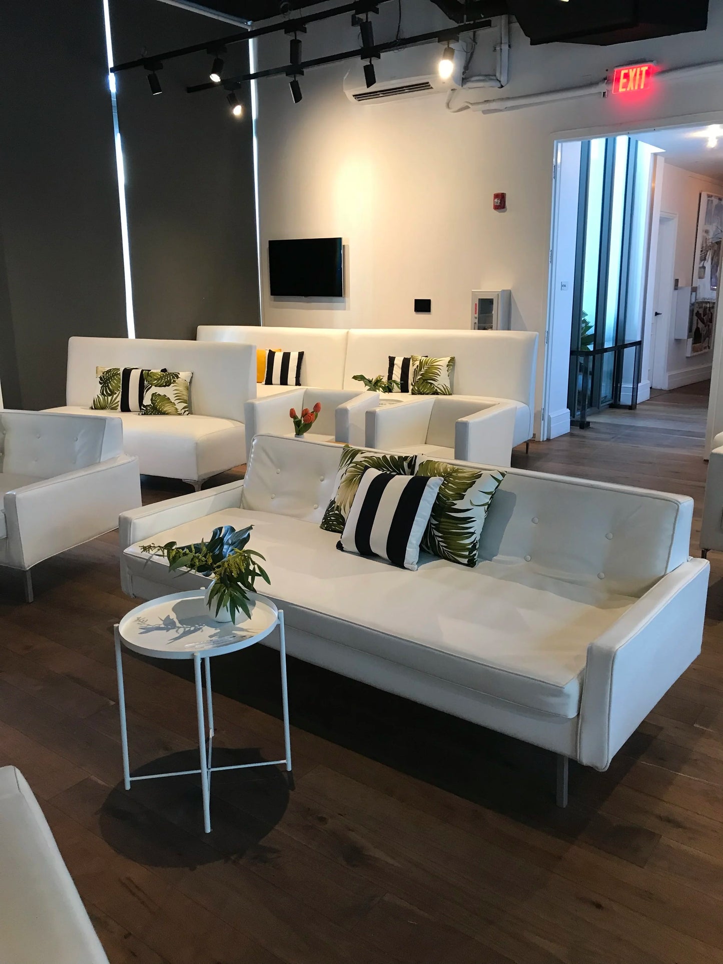 Lilly Tray Table - White