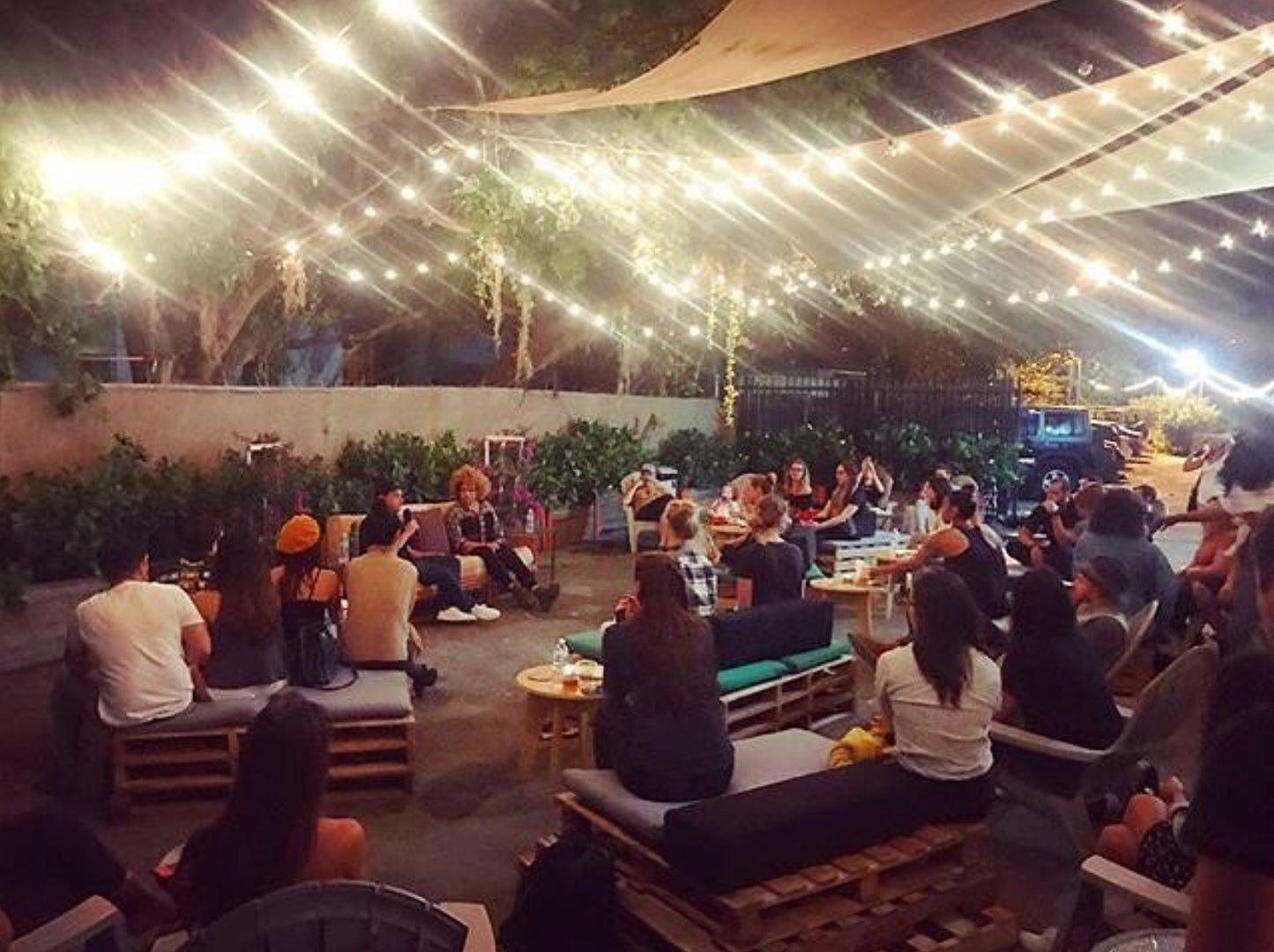 Wood Pallet Lounge - Bed