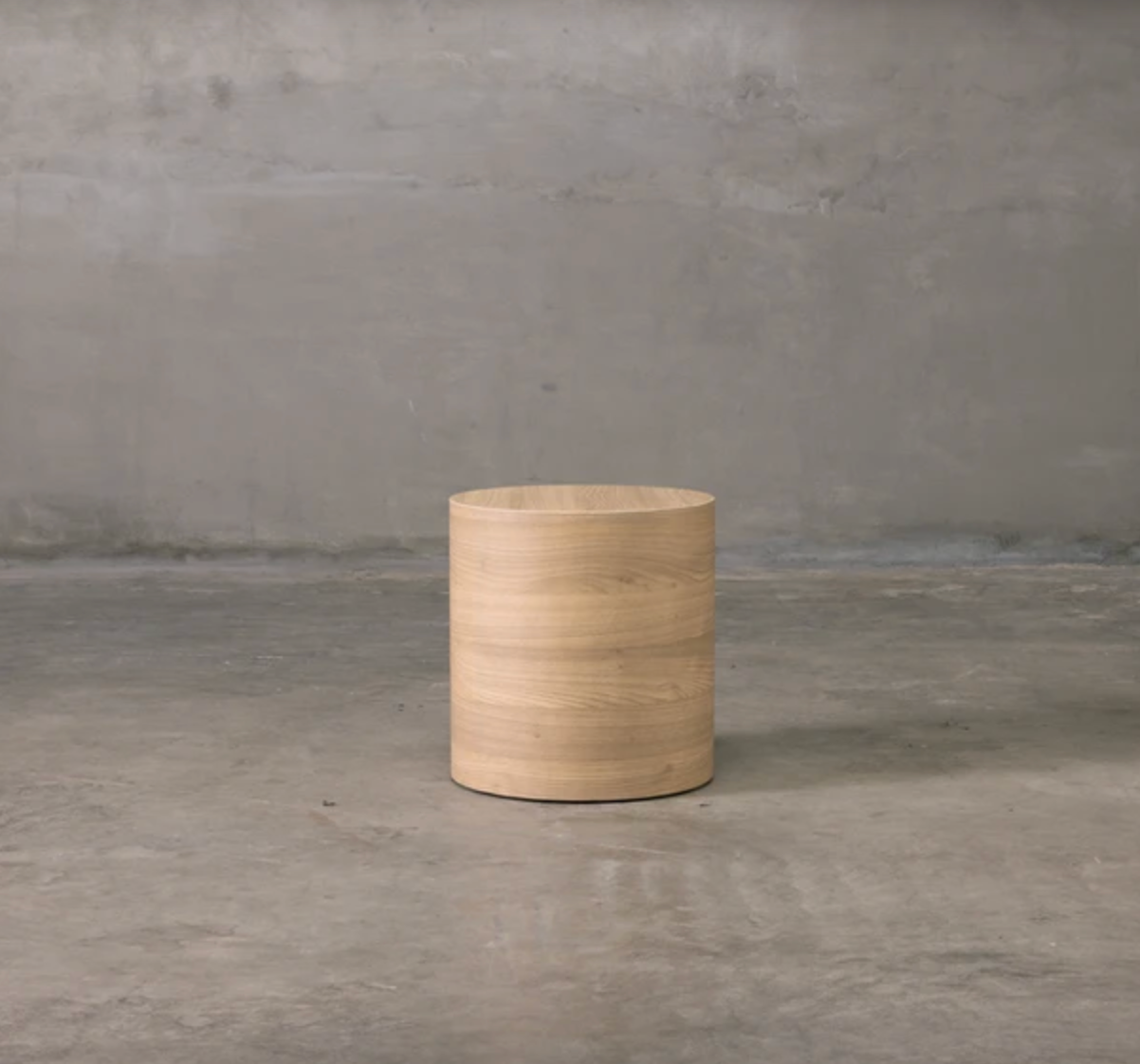 Wooden Round End Table (Short)