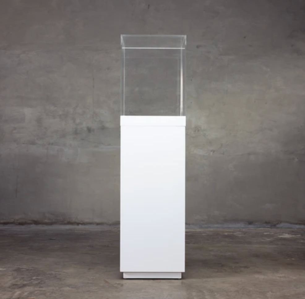 Vitrine Pedestal
