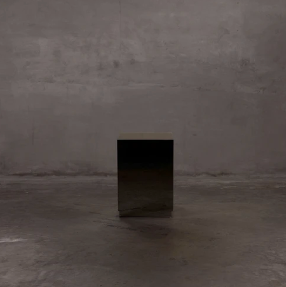Reflection Pedestal