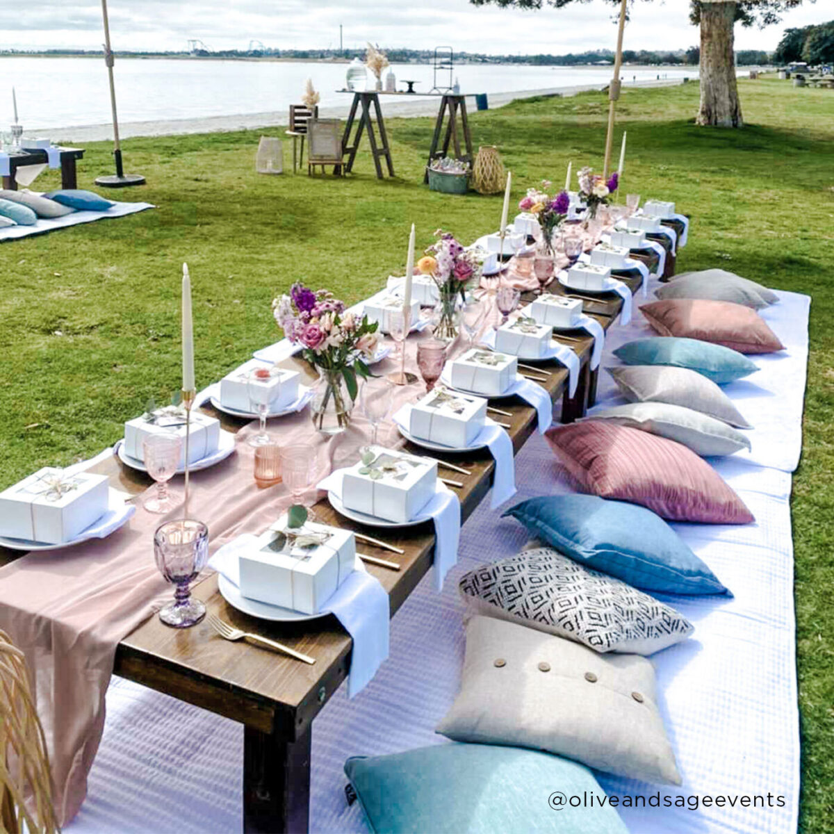 Hickory 8' Boho Picnic Lounge