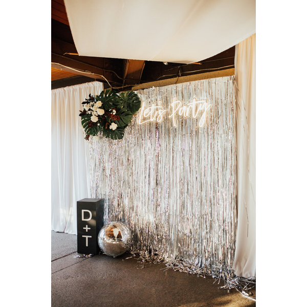 Fringe Tinsel Wall