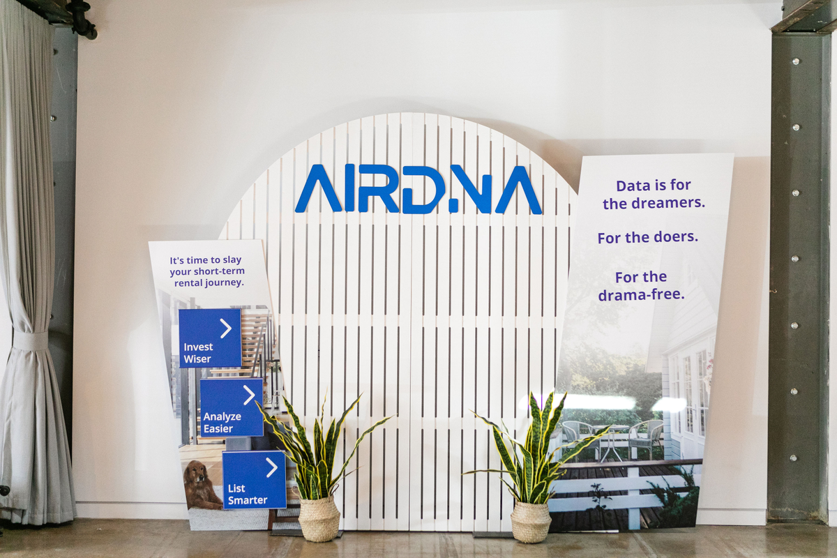 White Arch 8'x8' Slat Wall