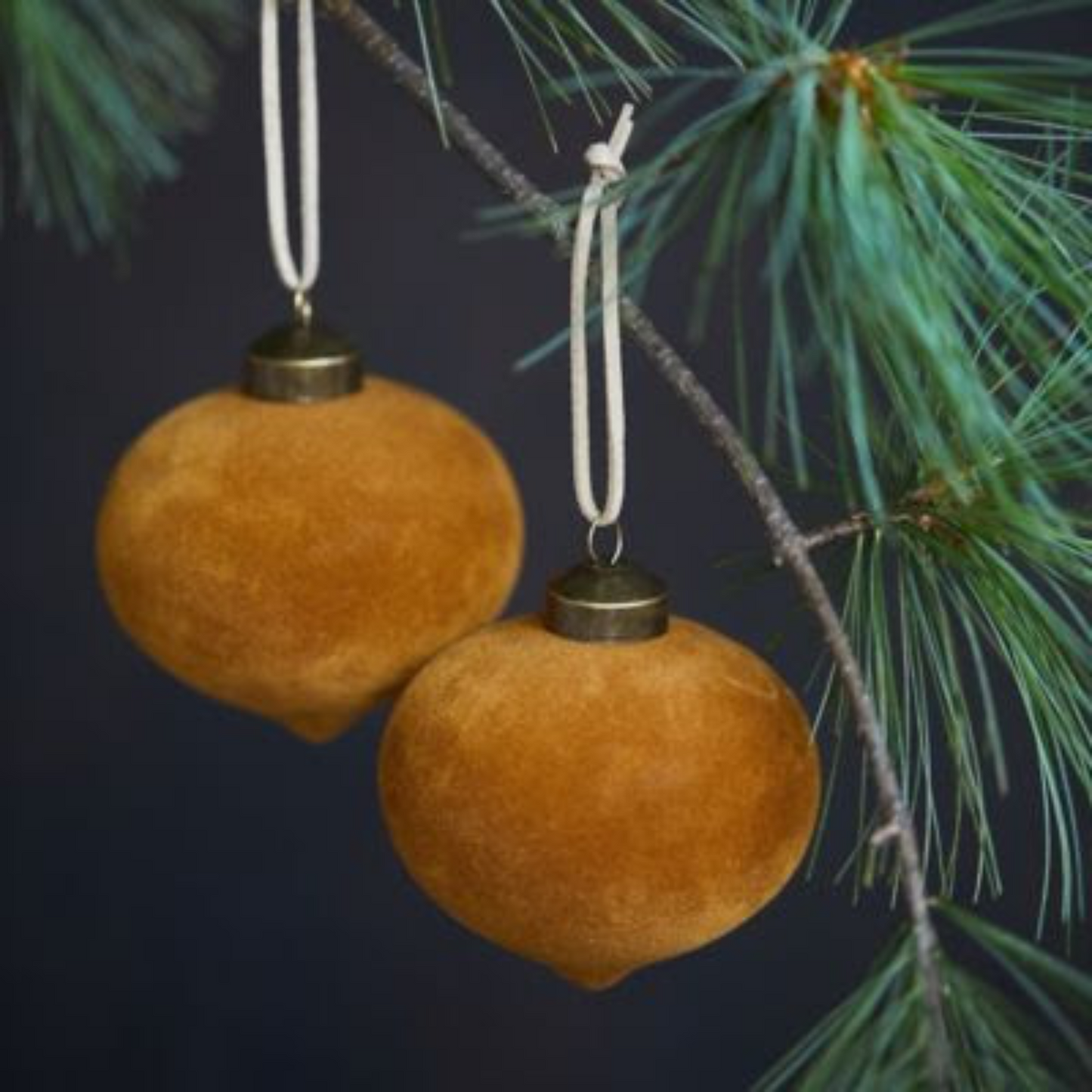 Velvet Drop Ornament: Cinnamon
