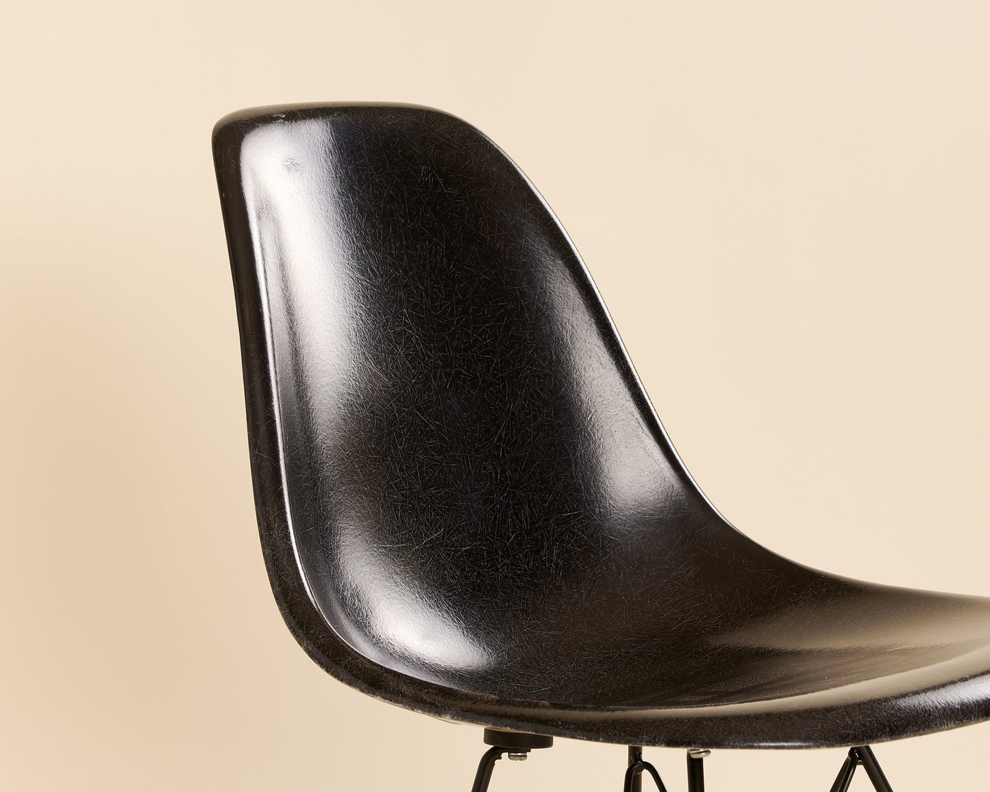 Black Eames Eiffel