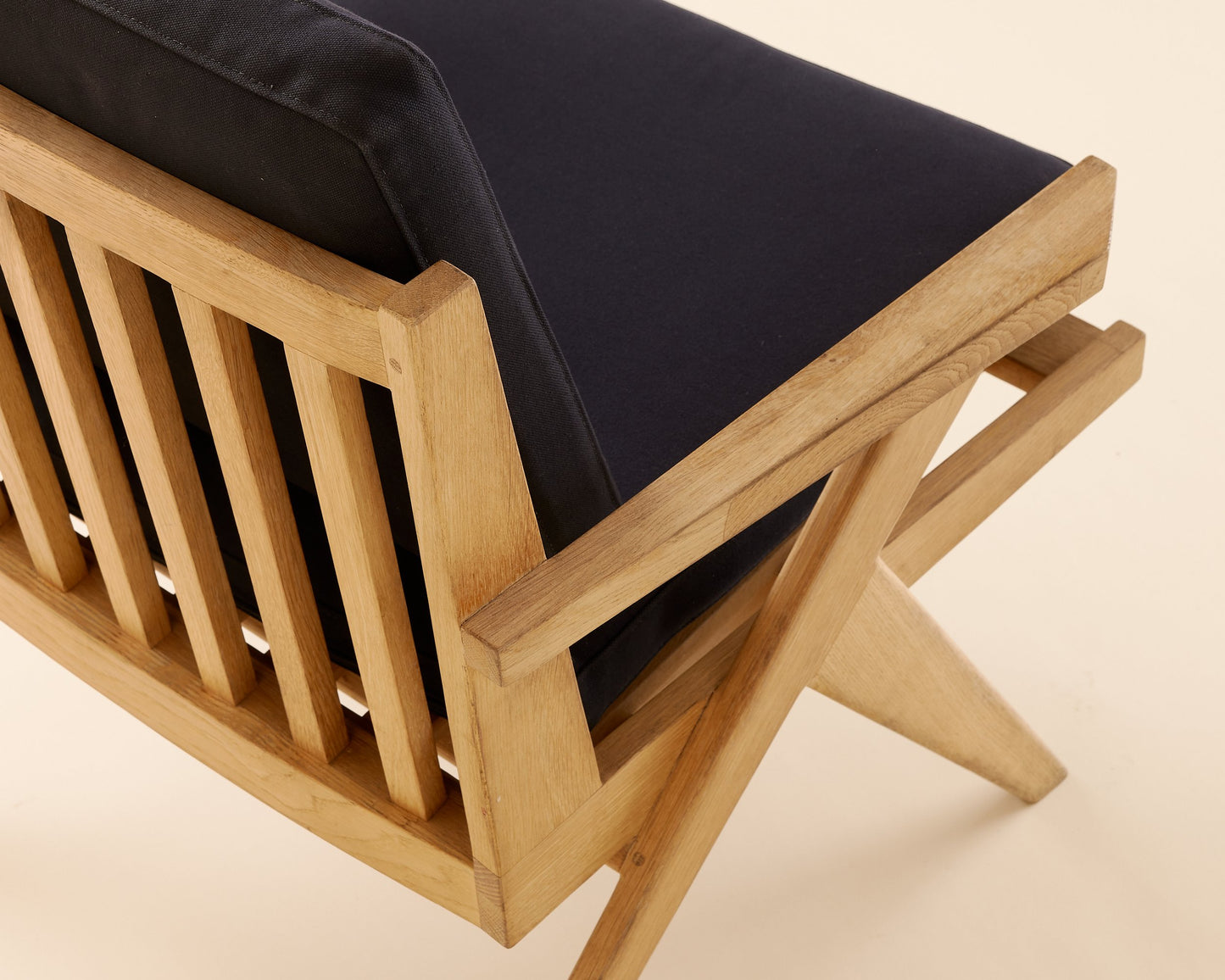 Black Nina Lounge Chair